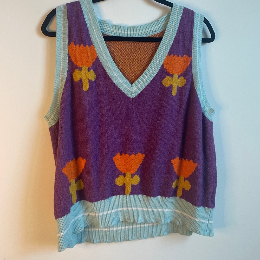 Colorful sweater-vest